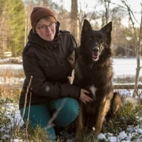 Ellen Björs med sin hund Scout