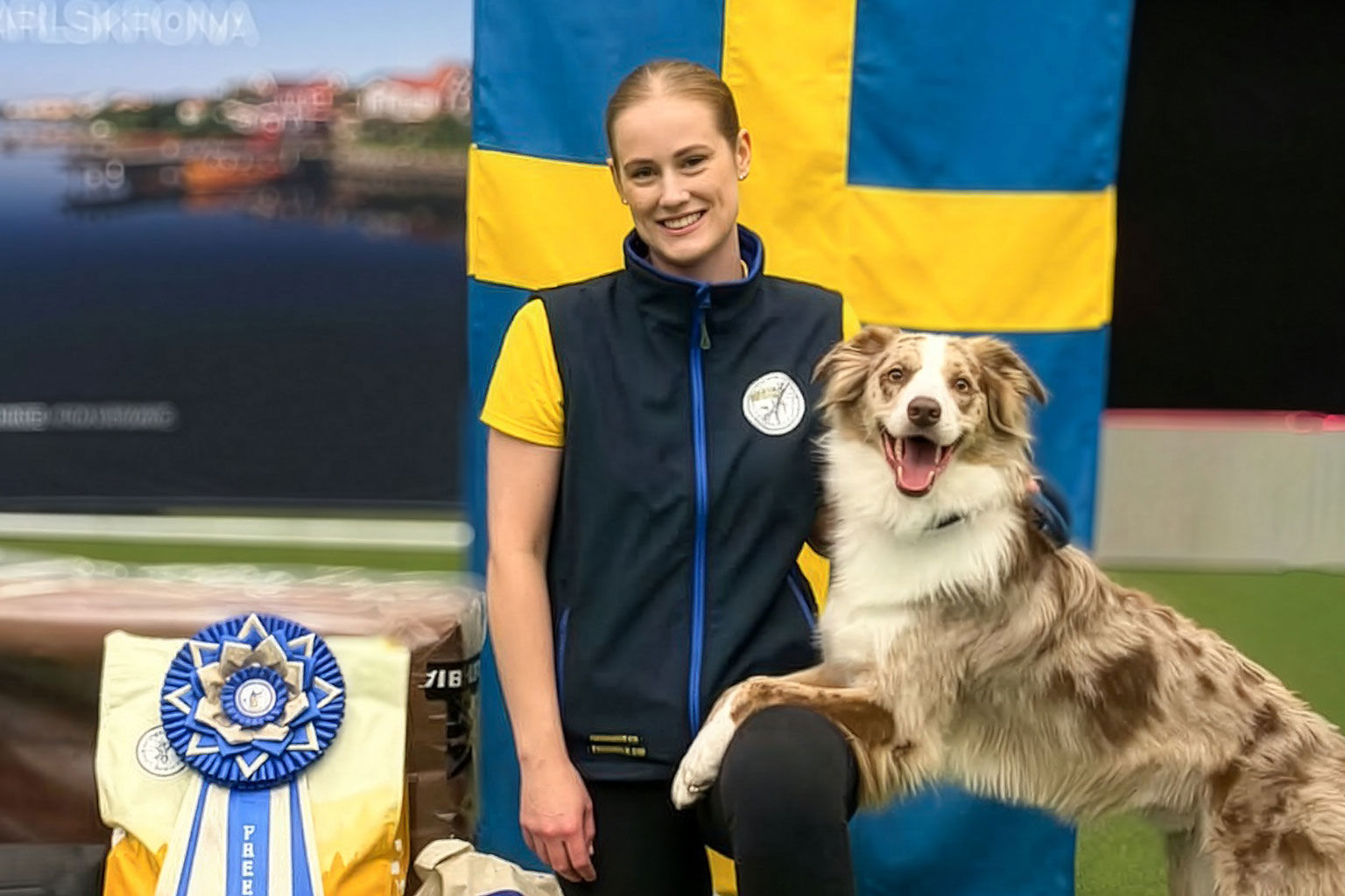 Felicia Uhre med sin hund Phoenix på prisutdelningen